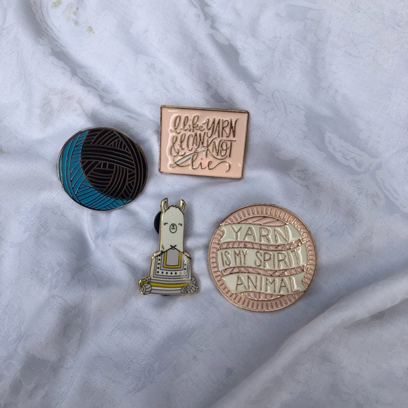 Yarn Lovers Pins - Picture 1 of 2